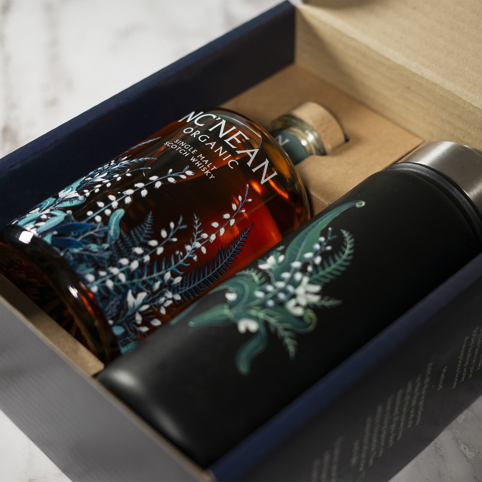 nc_nean_flask_gift_set_lifestyle_ps1.jpg