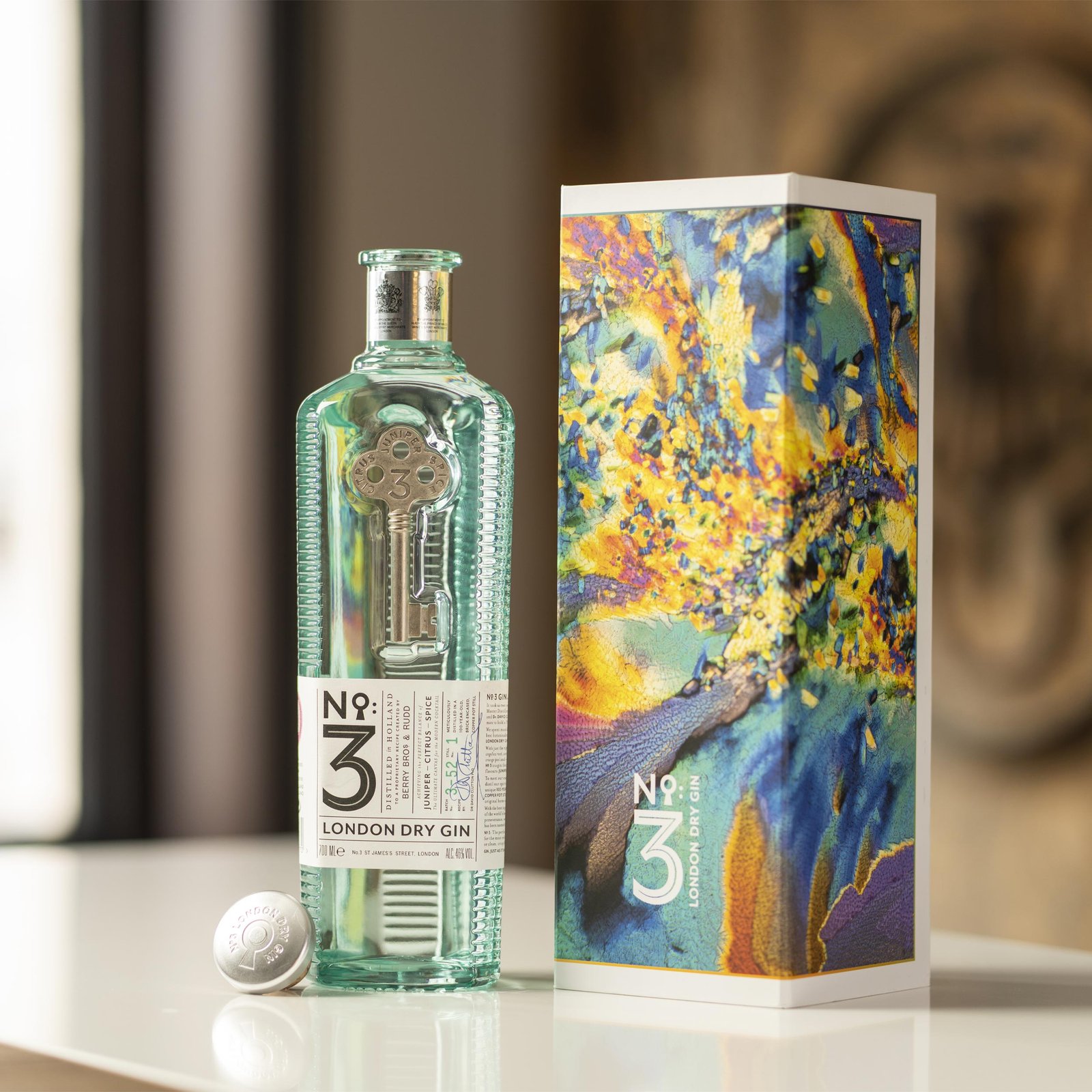 no3_londondrygin_giftbox_lifestyle-01.jpg
